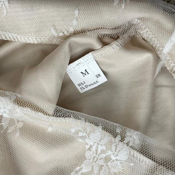 Cream lace maxi skirt - Picture 2 of 3